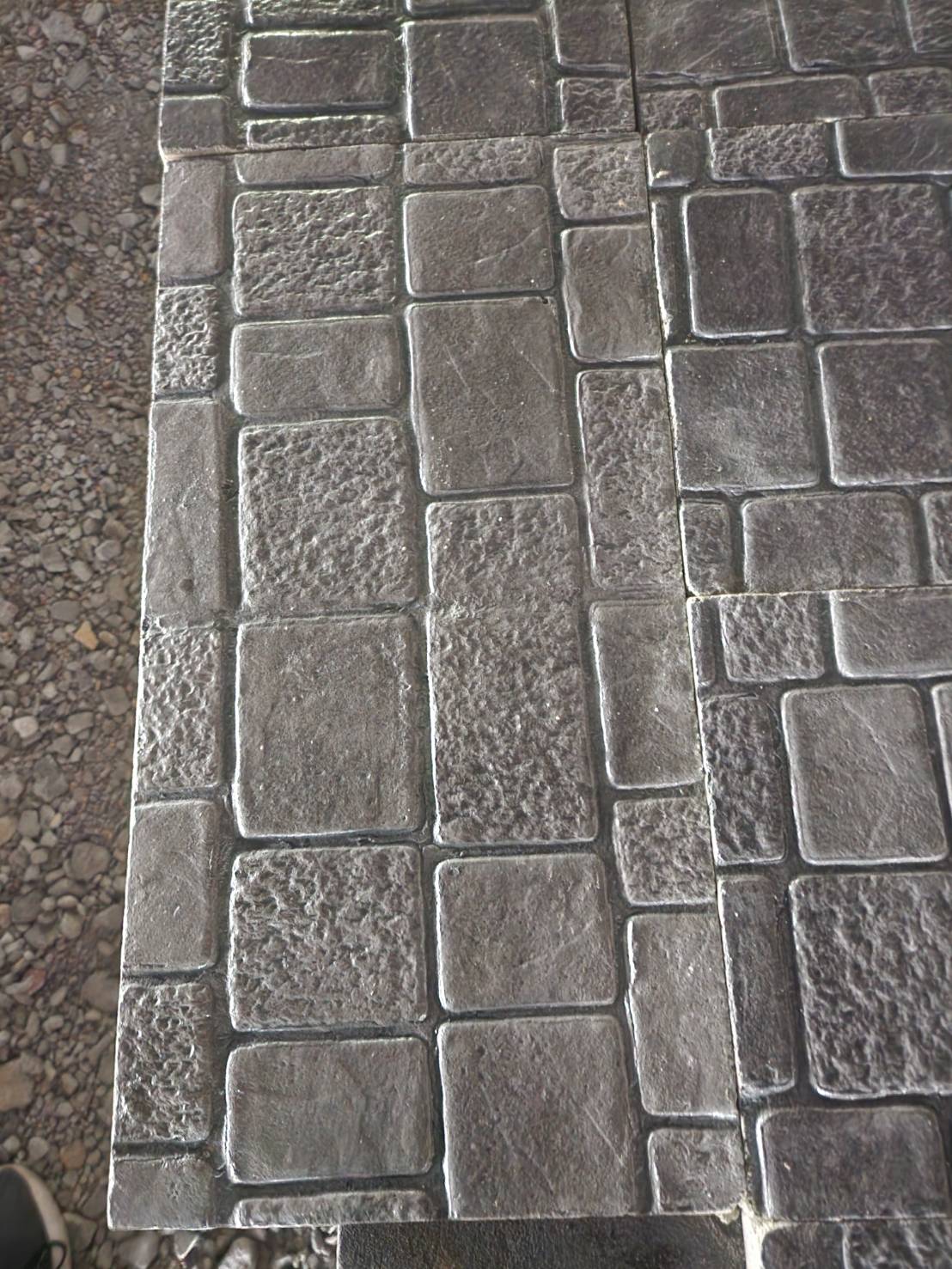 แผ่นปูทางเท้าพิมพ์ลาย แบบยาว โทนสีเทา