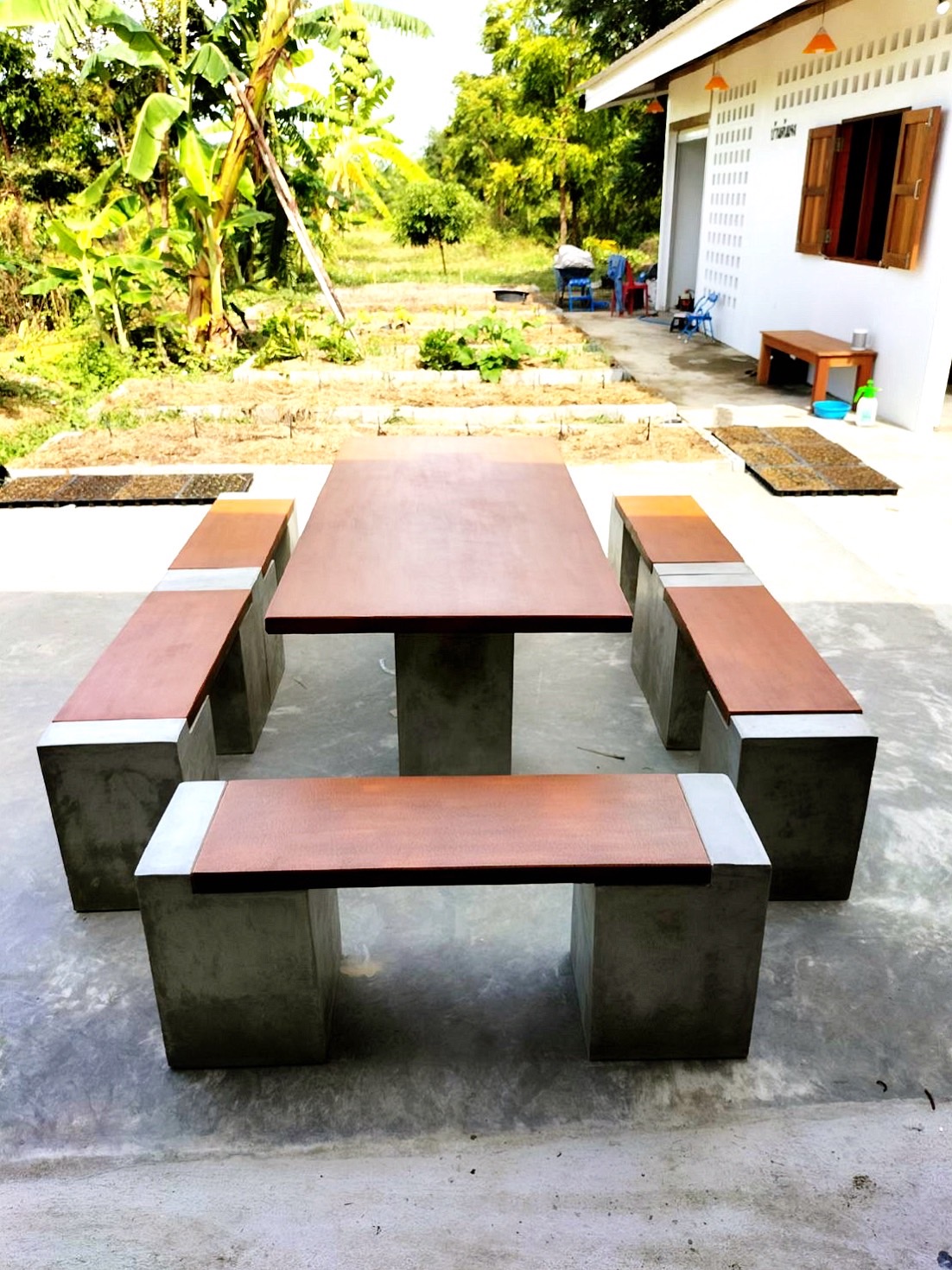 ชุดโต๊ะสนาม โต๊ะปูนสนาม โต๊ะโมเดิร์น โต๊ะปูนสนามโมเดิร์น ชุด 12 ที่นั่ง รุ่น Royal เก้าอี้พาดยาว ขนาดโต๊ะ 180*80