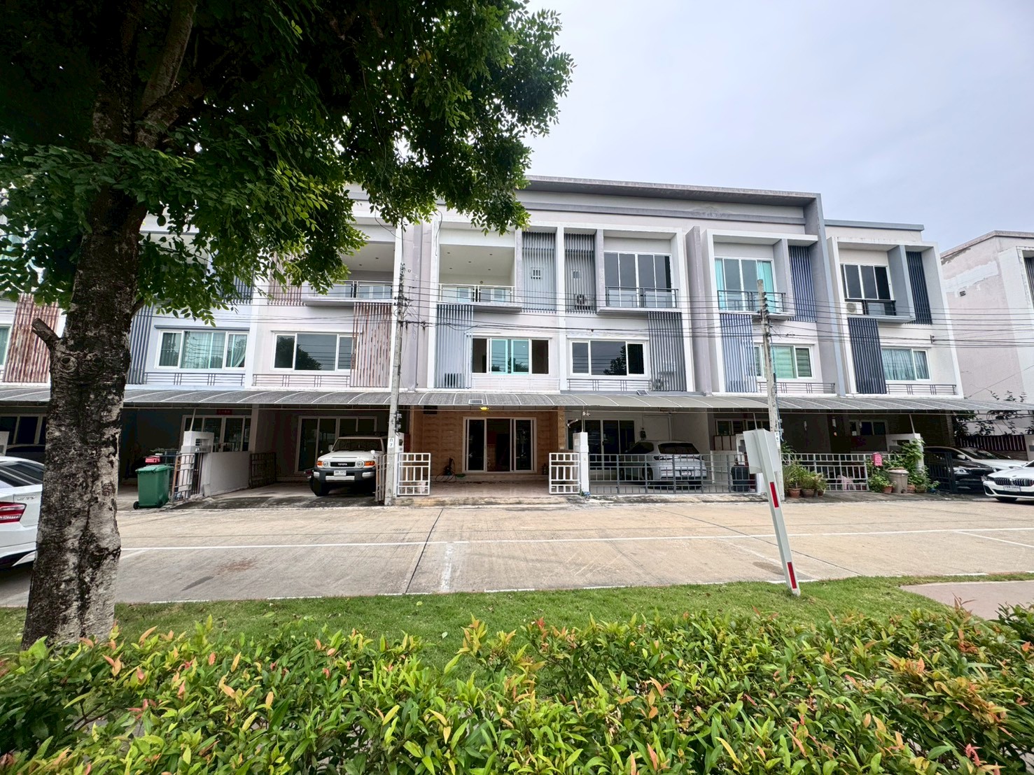 ขายทาวน์โฮม หมู่บ้านดิเอ็กซ์คลูซีฟ พัฒนาการ44 (The Exclusive-Pattanakarn44) ใกล้ APL หัวหมาก (N.1915)