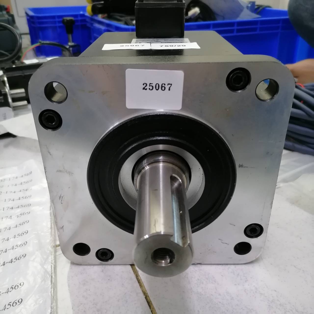 SERVO MOTOR " SCHNEIDER " MODEL : BCH1802N11A1C