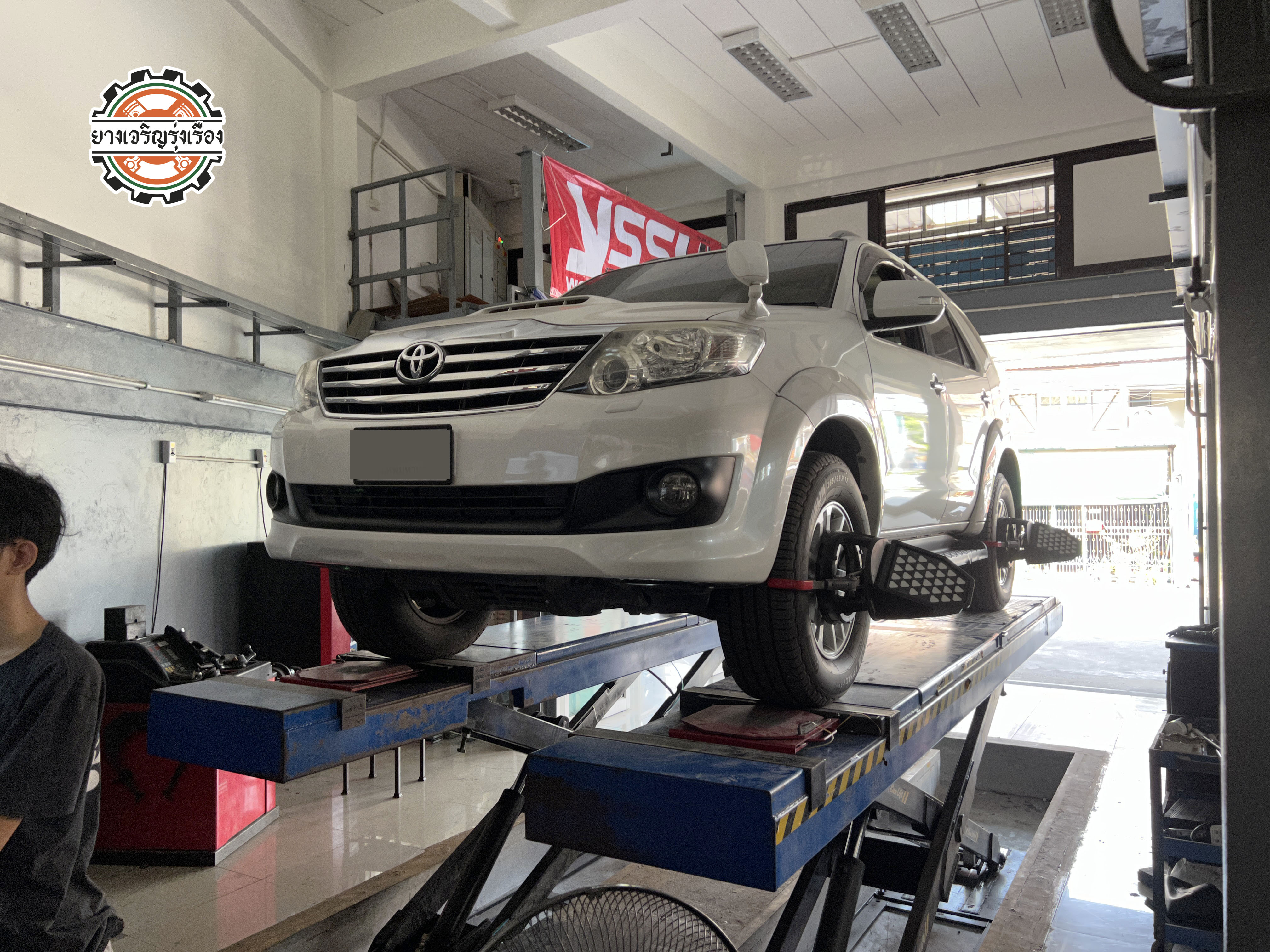 TOYOTA FORTUNER 2010 โช๊คอัพเดิมชำรุดไม่ตอบสนอง ขับใช้งานเดินทางสะเทือนทั้งคัน ทนไม่ไหวเข้ารับบริการเปลี่ยนโช๊คอัพใหม่ เน้นนุ่มนวลใช้งาน ลูกค้าติดตามเพจเรามานาน ไว้วางใจให้เราดูแล ให้คำปรึกษาการใช้งานแบบตรงไปตรงมา เพื่อให้ได้โช๊คอัพเพื่อใช้งานแบบตรงจุดประสงค์ที่สุด ขอบพระคุณครับ [+] YSS DTG กระบอกเหลือง เซ็ทโช๊คอัพ หน้า/หลัง = 10,900 บาท ล้อเดิม ยางเดิม ก็ขับสนุกได้ [+] พร้อมบริการติดตั้ง + Set up ให้เหมาะกับยาง [+] ขับสนุกด้วยบริการ ตั้งศูนย์ละเอียดให้เหมาะกับการใช้งานและลักษณะของช่วงล่าง --------------------------------- โทร : 08-6544-5963 บุ๊ก และทีมงาน ยินดีต้อนรับครับ 𝙊𝙪𝙧 𝙎𝙚𝙧𝙫𝙞𝙘𝙚 บริการทางร้าน เรารับทำอะไรบ้าง 🔧 ติดตั้งยางแบบไร้รอย 100% 🔧 บริการสลับยาง ตามอายุ 🔧 มียางรถยนต์ทุกยี่ห้อให้เลือกซื้อ 🔧 เช็คช่วงล่าง แก้ปัญหาให้ตรงจุด 🔧 บริการล้างลิ้นปีกผีเสื้อ 🔧 บริการเช็คระยะรถยนต์ 🔧 เปลี่ยนถ่ายของเหลวทั้งระบบ 🔧 ตั้งศูนย์ด้วยเครื่อง HUNTER นำเข้าจาก USA #รถยนต์มีปัญหาไม่รู้ต้องแก้ตรงไหน ทางเรายินดี ตรวจหาปัญหาและหาวิธีแก้ บอกลูกค้าก่อนลงมือทำเสมอราคาเป็นธรรมไม่เอาเปรียบ สบายใจคุณลูกค้า ---------------------------------- ดูแลให้คำปรึกษาทุกปัญหาคาใจ ไม่ทิ้งลูกค้า มีบริการหลังการขาย 【ให้ผู้เชี่ยวชาญของเรา ดูแลรถคุณ】 ร้านยางเจริญรุ่งเรือง ยินดีต้อนรับครับ ---------------------------------- #โช๊คอัพรถยนต์ #monroe #yss #kayaba #profender #ร้านยางเจริญรุ่งเรือง #นนทบุรี #งามวงศ์วาน #amsfix #บริการช่วงล่างรถยนต์ #ซ่อมบำรุงช่วงล่าง #เซทอัพโช๊คอัพรถยนต์