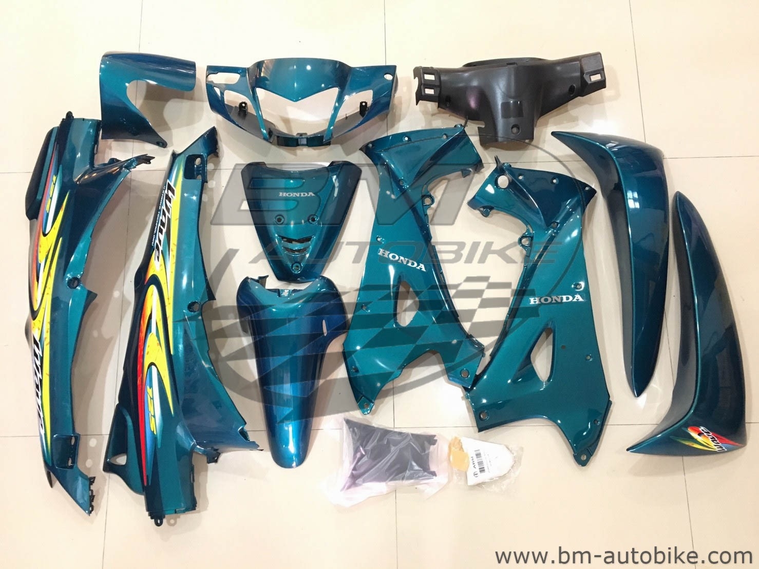ชุดสี WAVE 125R สีเขียว127ล้วนกุญแจกลม + หน้ากากหลัง + อกไก่ 4,500 กรัม