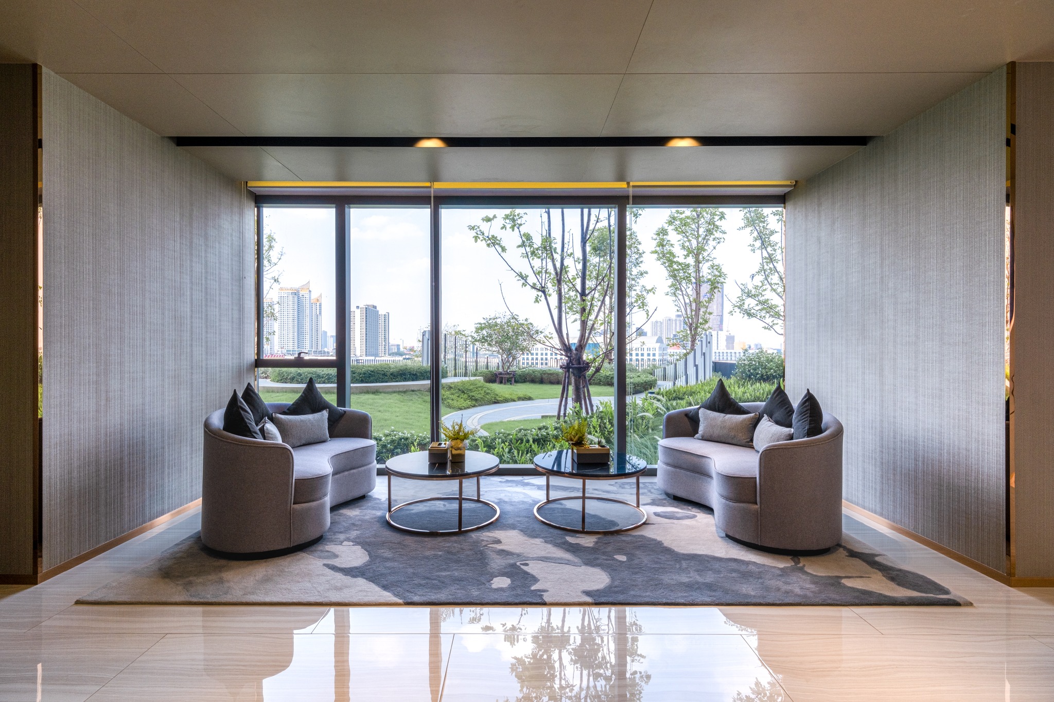 Cloud Thonglor–Phetchaburi Condominium Experience and prove for yourself the true value of location, luxury, and lifestyle — a high-end condominium offering over 4,000 sq.m. of full-facility common areas, the most comprehensive in this district.