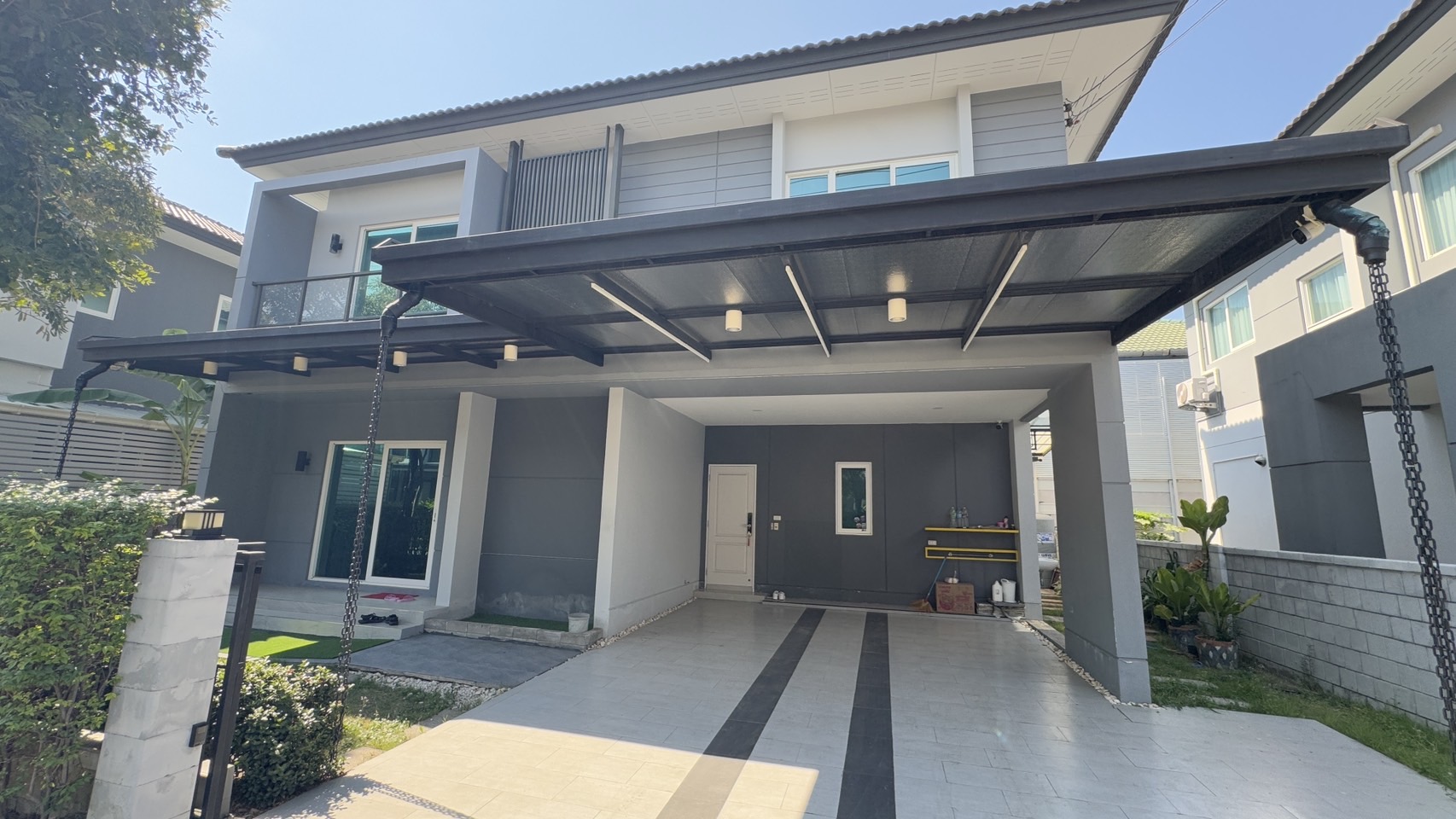 ขาย บ้านเดี่ยว 2 ชั้น พื้นที่ 55.8 ตร.ว. Centro bangna Wongwaen (หมู่บ้านเซนโทร บางนา-วงแหวน) ทำเลศักยภาพ: ตั้งอยู่ในซอยเฉลิมพระเกียรติ 30 เชื่อมต่อถนนศรีนครินทร์ บางนา และวงแหวนกาญจนาฯ ใกล้ทางด่วนบูรพาวิถี สะดวกในการเดินทางทั้งเข้าเมืองและออกนอกเมือง