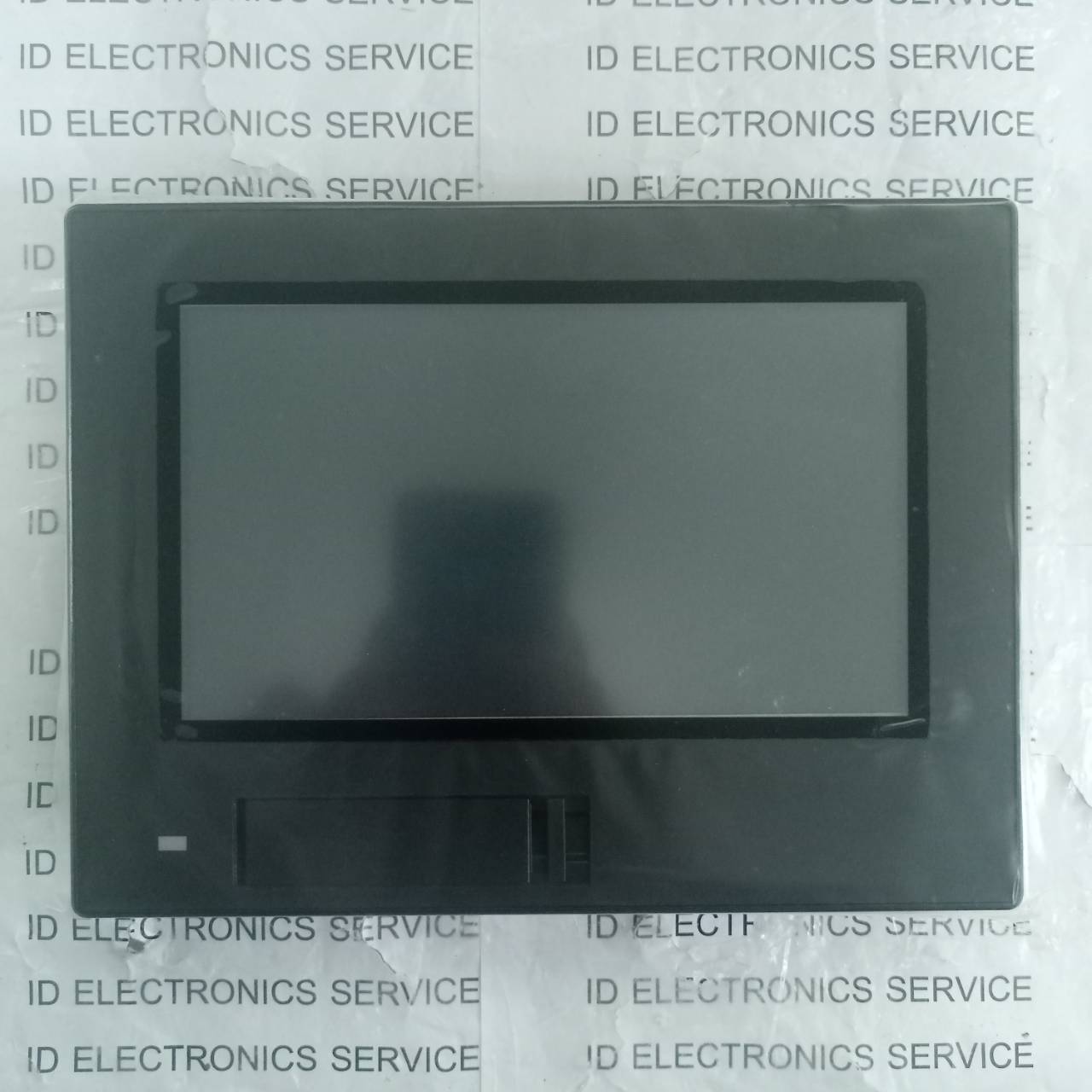 LCD TOUCH SCREEN " KEYENCE " MODEL : VT5-W07