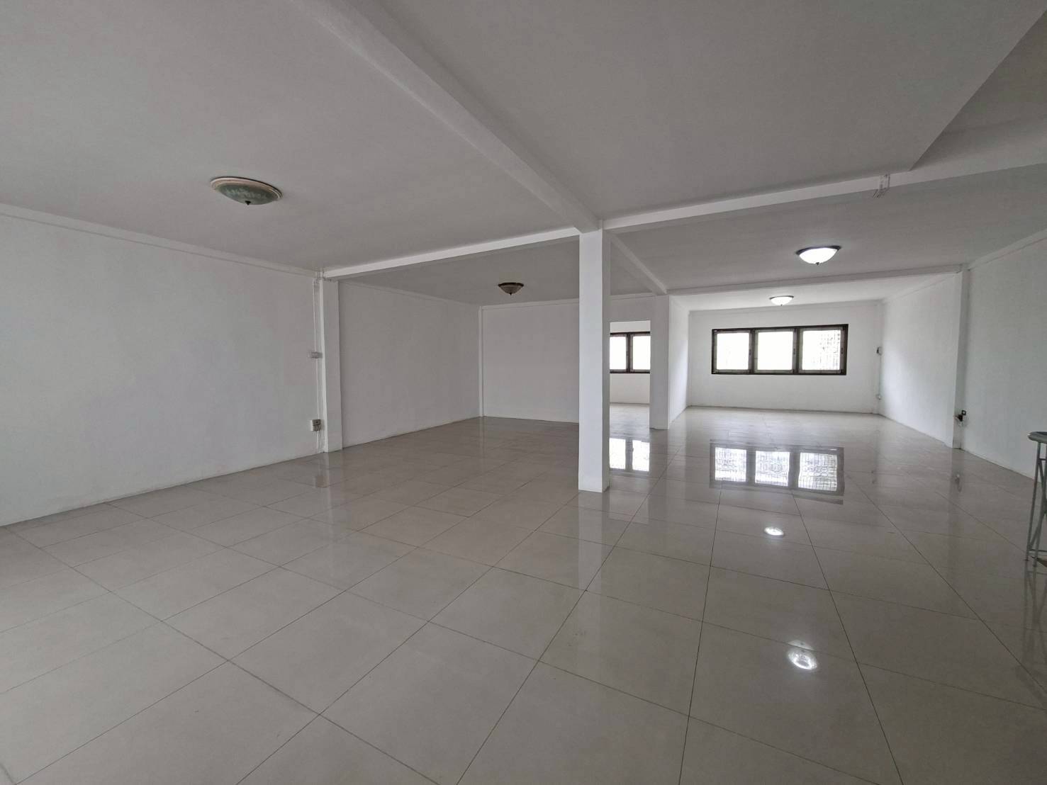 ให้เช่าอาคารพาณิชย์ 2 คูหา 3 ชั้น+ดาดฟ้า ติด ถนนเฉลิมพระเกียรติ ใกล้โรงพยาบาลสินแพทย์ (N.1855)