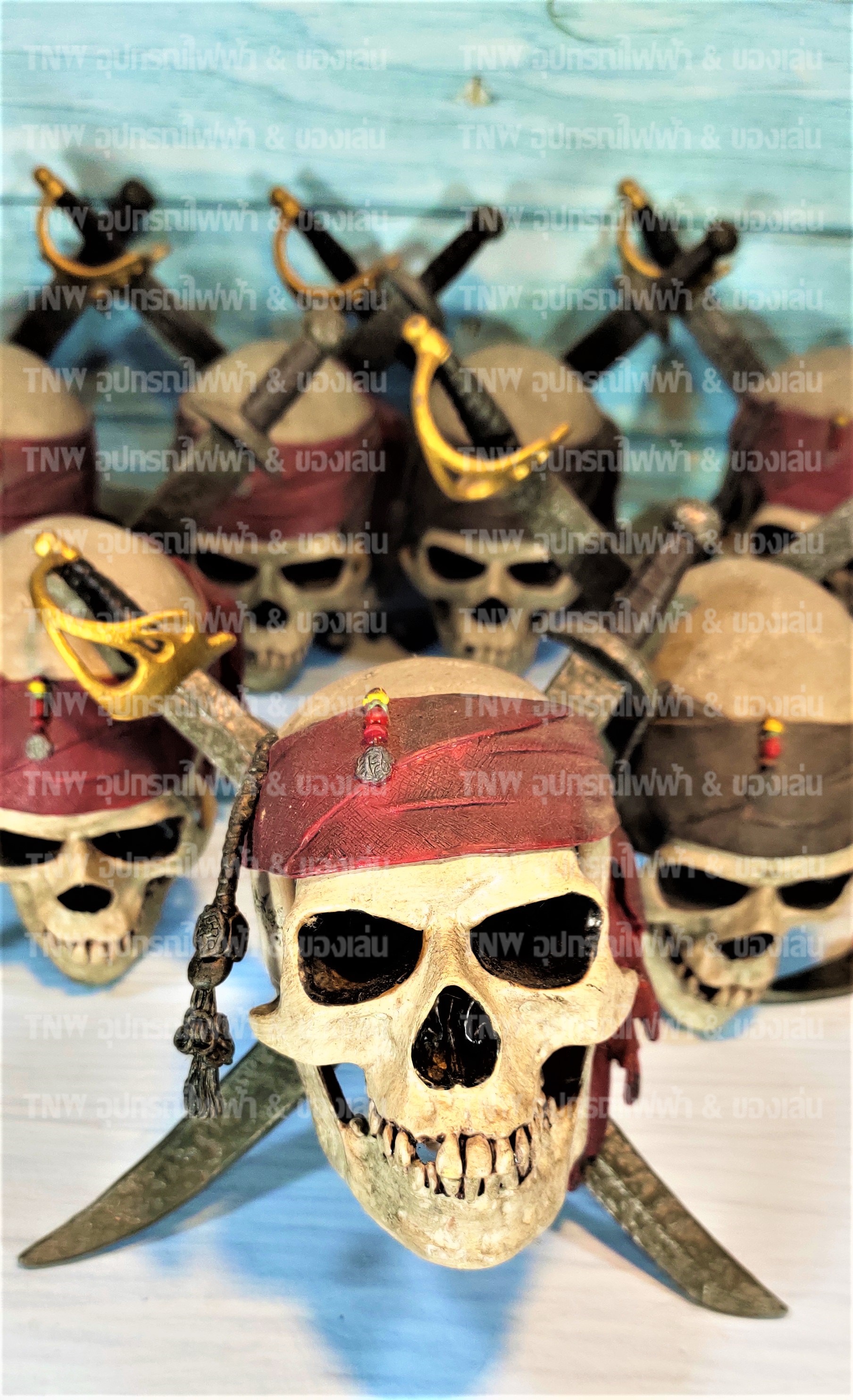 หัวกะโหลก pirates of the caribbean มี 2 สี แดง และ ดำ