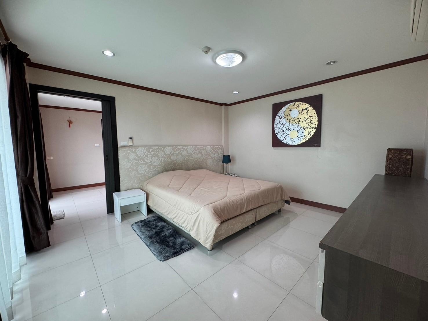 ให้เช่าอาคารพาณิชย์ 5 ชั้น ซอยเอกมัย 12 พร้อมลิฟท์ ใกล้บิ๊กซี เอกมัย (N.1396)