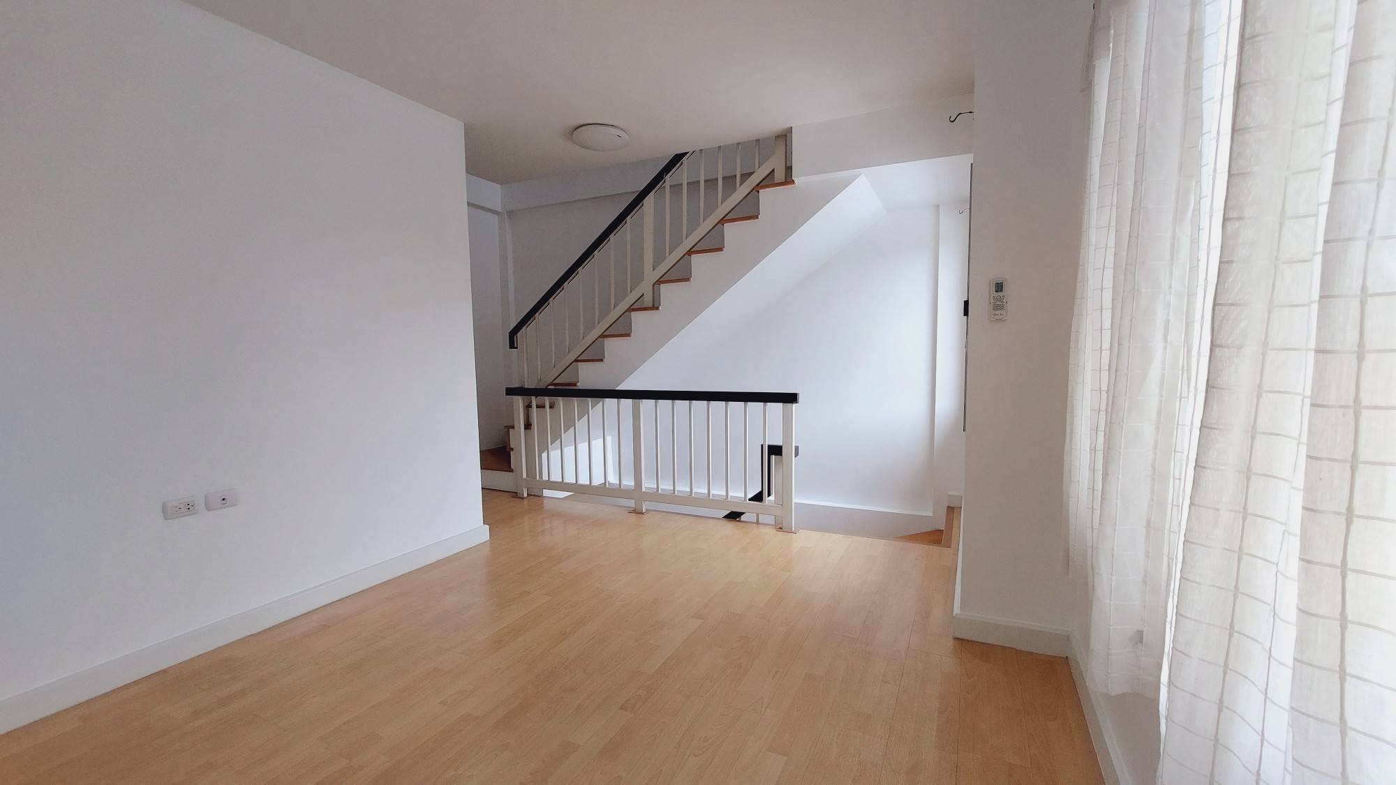 ให้เช่าทาวน์โฮม 3 ชั้น ลาดกระบัง 20/1 ทาวน์พลัส อ่อนนุช-ลาดกระบัง (N.767)