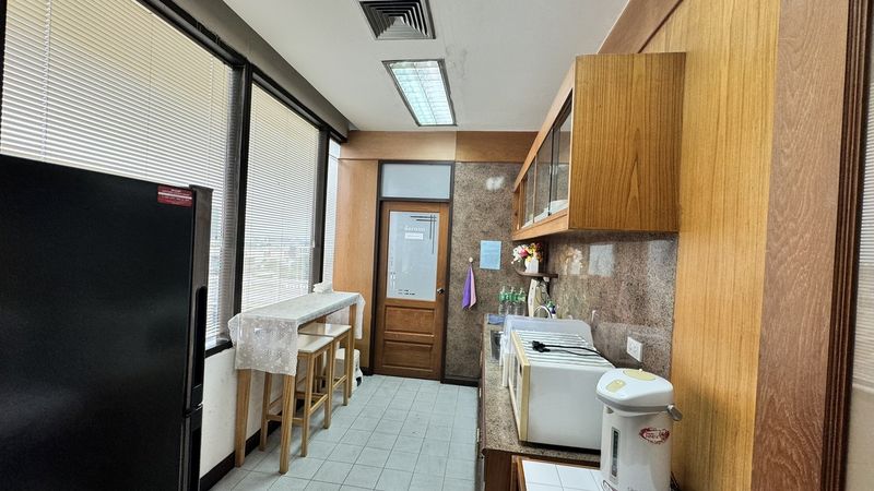 Bangna Complex (บางนาคอมเพล็กซ์) สำนักงานให้เช่า/ขาย office for rent/Sale ขนาด 303 ตร.ม. ชั้น 8 Free furniture, Free Copy machine (เครื่องถ่ายเอกสาร)