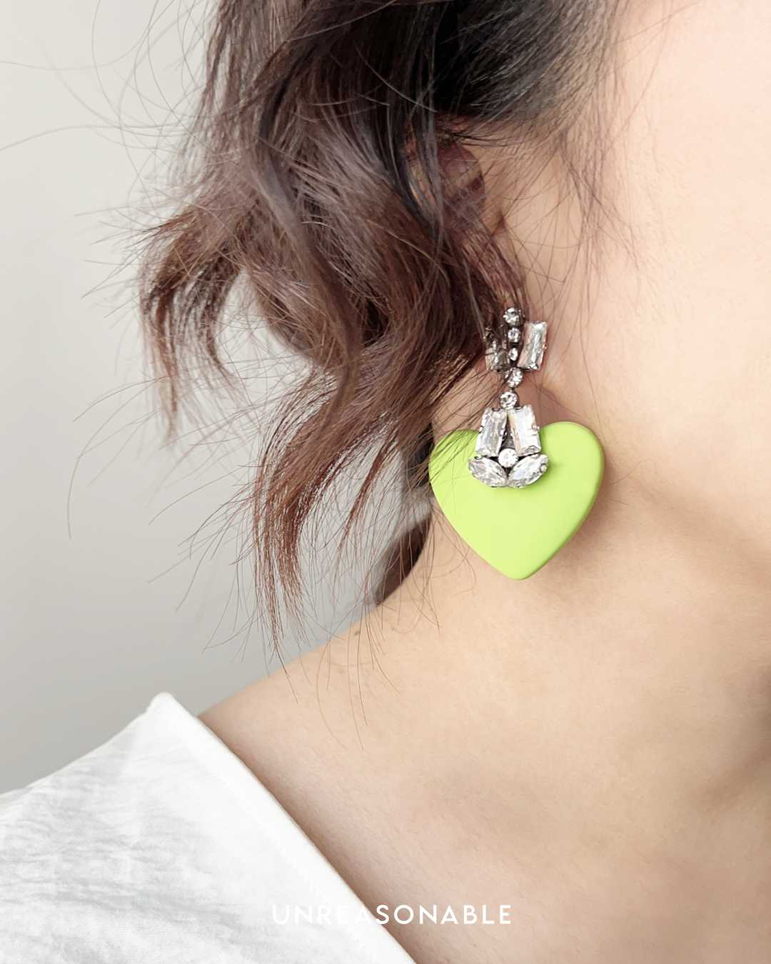 ต่างหูหัวใจ สีเขียว ต่างหูคลิป ต่างหูก้านเงินแท้ น้ำหนักเบา สวยใส่สบาย UA0854-01 Unreasonable Accessories