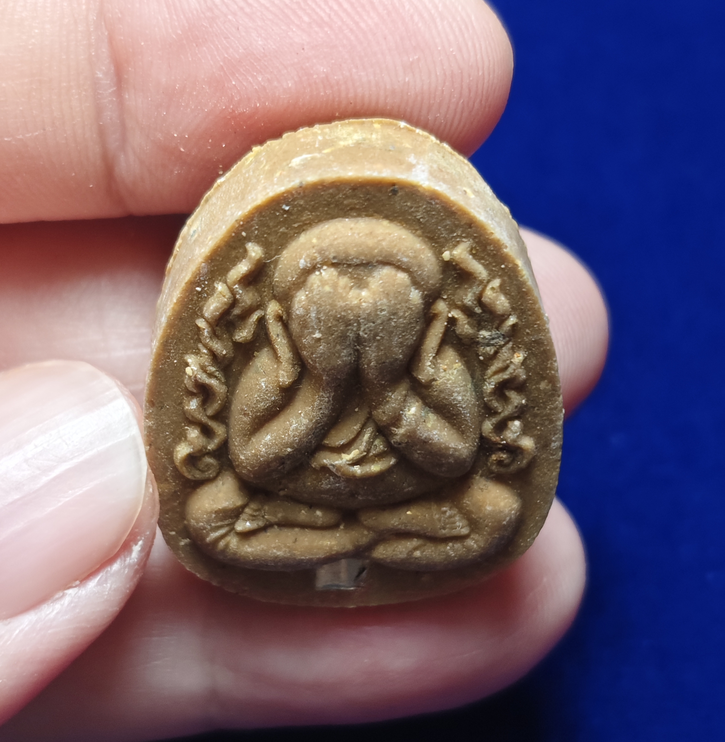 พระปิดตา หลังยันต์ดวง ครูบาพิรุณ สิริจันโท วัดชัยมงคล จ.เชียงใหม่ (เนื้อผงเกสร)