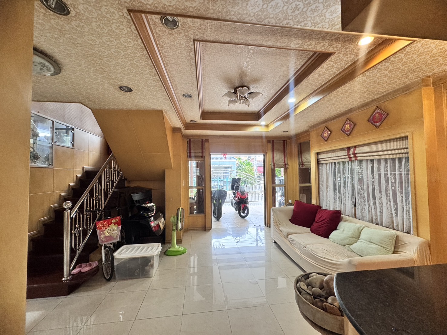 ขายบ้านเดี่ยว 2 ชั้น ในหมู่บ้านรัชดา1 (ซอยลาดพร้าว 80 แยก 24) ใกล้เซ็นทรัลอีสต์วิลล์ (N.1770)