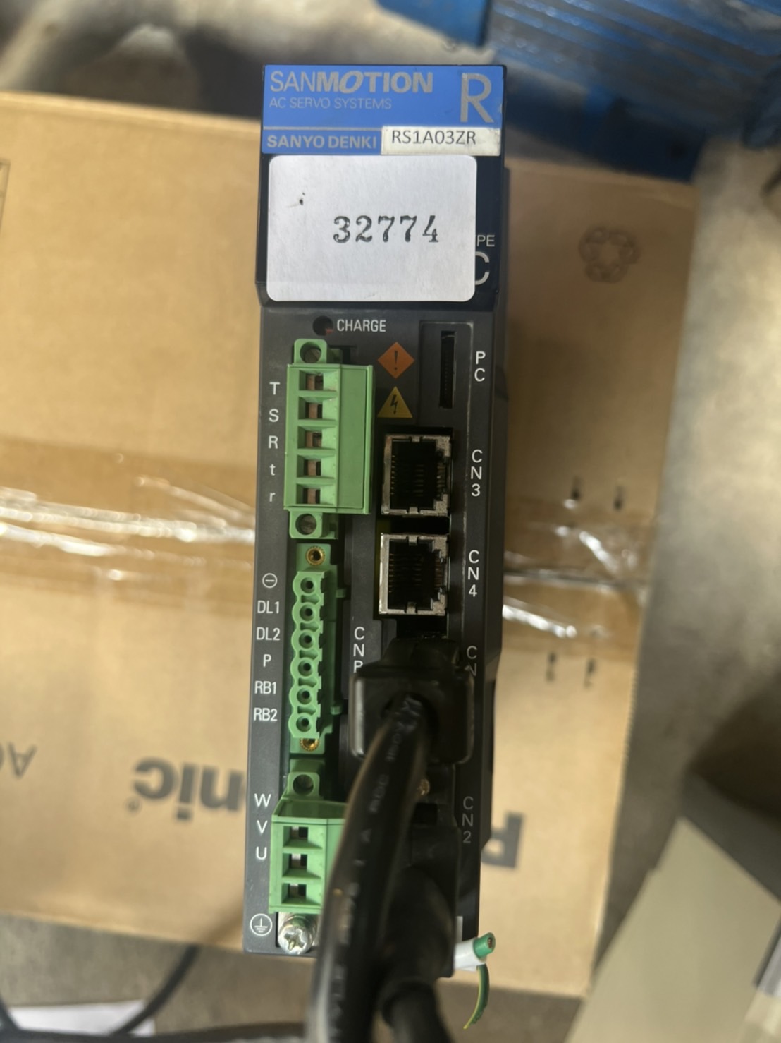 SERVO DRIVE " SANYO DENKI " MODEL : RS1A03ZR