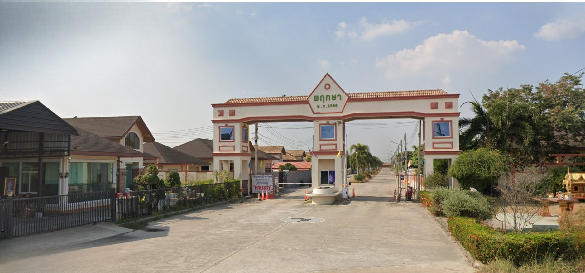 ขายบ้านเดี่ยว พฤกษาแลนด์ หนองชาก บ้านบึง ชลบุรี ราคาดีที่สุดในย่านนี้! เพียง 2.99 ล้านบาท บนพื้นที่กว้างขวางถึง 93.4 ตร.ว. ขนาด 2 ห้องนอน 2 ห้องน้ำ พร้อมห้องครัว ห้องทานข้าว และห้องรับแขก แถมเฟอร์นิเจอร์และแอร์ 2 เครื่อง จอดรถสบายๆ ได้ถึง 7 คัน! (ในบ้าน 4