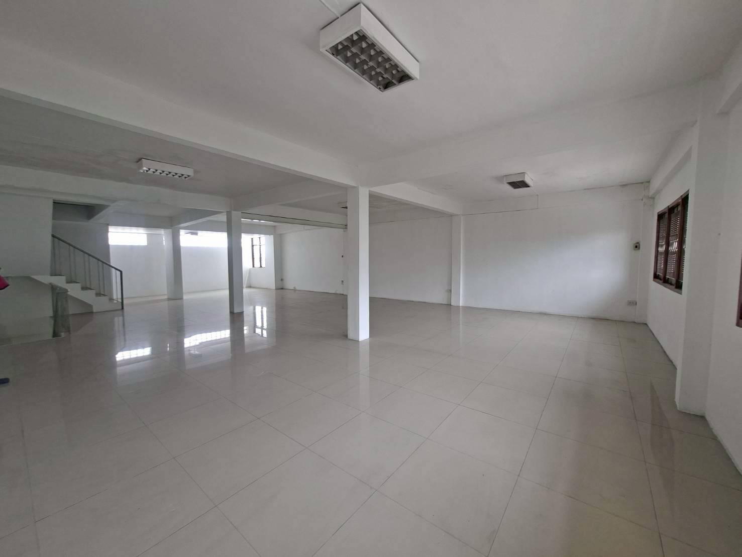 ให้เช่าอาคารพาณิชย์ 2 คูหา 3 ชั้น+ดาดฟ้า ติด ถนนเฉลิมพระเกียรติ ใกล้โรงพยาบาลสินแพทย์ (N.1855)