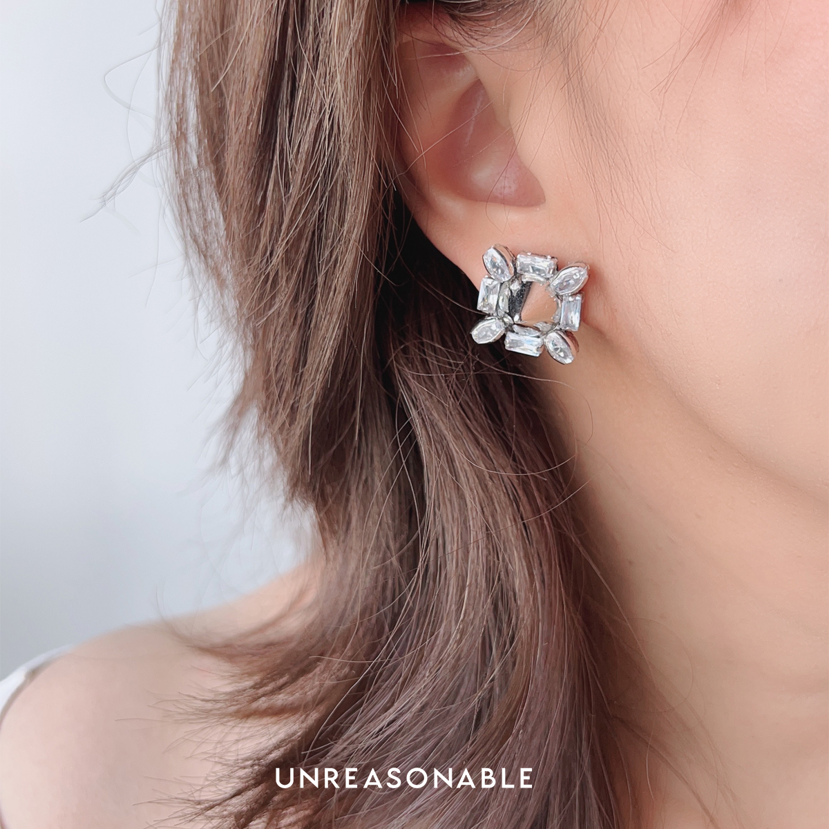 ต่างหู Metallic Stud Earrings ต่างหูคลิป ต่างหูก้านเงินแท้ UA0982-01 Unreasonable Accessories