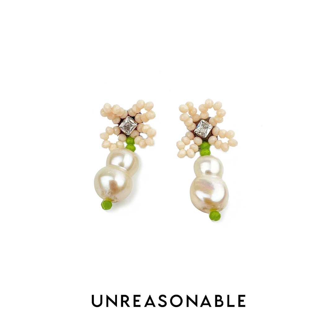 ต่างหู มุกแท้ สีเบจ ต่างหูคลิป ต่างหูก้านเงินแท้ UA0811-03 Unreasonable Accessories