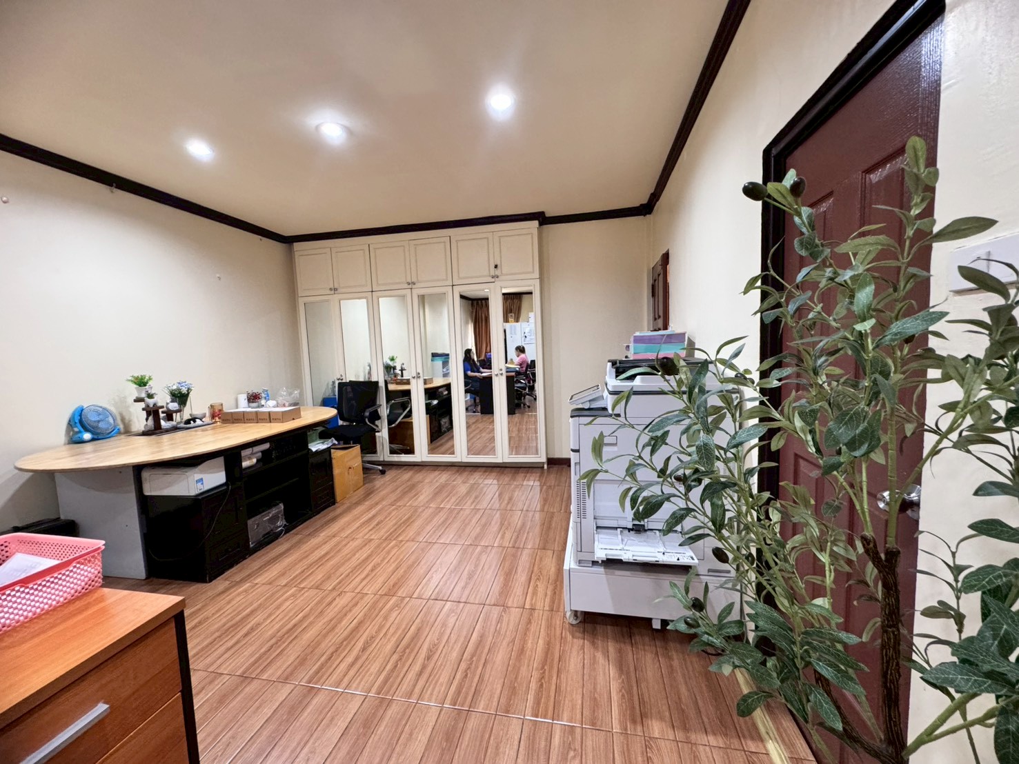 ขายทาวน์เฮ้าส์ 2 ชั้น ใกล้สมิติเวช ซอยสุขุมวิท 49/1 ทำเลดีเดินทางสะดวก (N.1872)