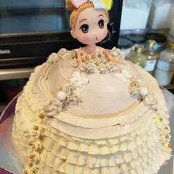 เค้กตุ๊กตาเจ้าหญิงขนาดประมาณ1ปอนด์ เนื้อเค้กวนิลาตกแต่งด้วยบัตเตอร์ครีมหอมอร่อย