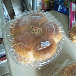 ขนมปังเนยสดแพรูปดอกไม้ หอมเนยสด นุ่ม โรยตกแต่งหน้าด้วยไอซซิ่ง โกโก้ หรือเนยน้ำตาล เลือกได้ค่ะ