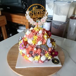 เค้กวันเกิดFlower Forest โดมป่าดอกไม้ แฟรี่ผีเสื้อ ตกแต่งด้วยบัตเตอร์ครีมหลากสี และผีเสื้อ เม็ดมุก ขนาด 1ปอนด์