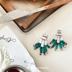 ต่างหู คริสโซโคลลา สีเขียว ต่างหูคลิป ต่างหูก้านเงิน UA0676-01 Unreasonable Accessories