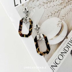 ต่างหู Drop Tiger Print ต่างหูคลิป ต่างหูก้านเงินแท้ UA0977-01 Unreasonable Accessories