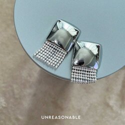 ต่างหูสีเงินแต่งด้วย Pearl Chain ต่างหูคลิป ต่างหูก้านเงินแท้ UA0969-02 Unreasonable Accessories