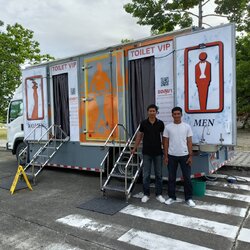 รถสุขาเคลื่อนที่ รถห้องน้ำ 064-5930637 ทีมงานมะลิวรรณเซอร์วิส