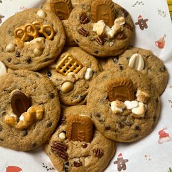 ซอฟท์คุกกี้หลากรส ทอปปิ้งด้วยมาสเมลโล่ แครนเบอร์รี่ ชอคชิพ ชอคชั้งค์ ชอคเหรียญ คอร์นเฟล็ก ครีมชีส ถั่วหลากหลาย เลือกได้ตามชอบ (ชิ้นใหญ่)