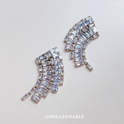 ต่างเพชร CZ สามารถปรับเป็นต่างหูหนีบ หรือก้านเงินได้ สวยใส่สบาย UA0940-01 Unreasonable Accessories