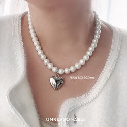 สร้อยคอมุกแก้ว ขนาด 10 mm. จี้หัวใจสีเงิน UA0883-01 Unreasonable Accessories