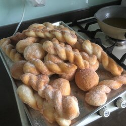 โดนัทเกลียวตัวใหญ่ชุบน้ำตาล หอมอร่อย นุ่ม ไม่อมน้ำมัน