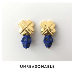 ต่างหูกะโหลก สีน้ำเงิน ต่างหูคลิป ต่างหูก้านเงินแท้ น้ำหนักเบา สวยใส่สบาย UA0753-05 Unreasonable Accessories