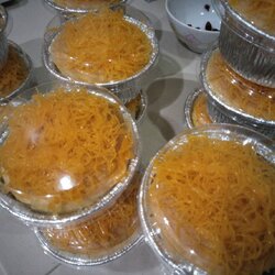 เค้กรสวนิลาหน้าฝอยทอง เนื้อสปันจ์เค้กนุ่มอร่อย ตกแต่งด้วยหน้าฝอยทอง เข้ากันอย่างลงตัว ใส่ในถ้วยฟอย์ลสะดวกต่อการรับประทาน