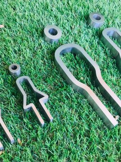 #อักษรสแตนเลสแฮร์ไลน์