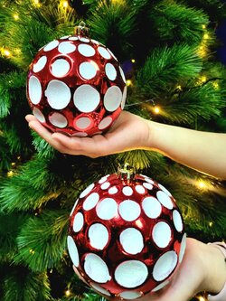 ลูกบอลคริสต์มาสสีขาวแดงลายจุด 12 ซม.