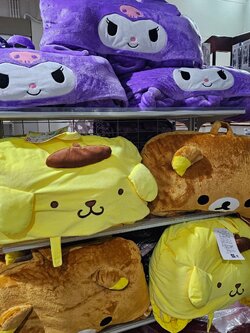 ถุงนอน sanrio มีหมอนในตัว เป็นซิปรอบ จะกางก็น่ารัก พับแล้วก็ตะมุตะมิ ขนาด 70*150 cm