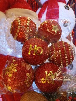 ลูกบอลลวดลายพิเศษ ธีมสีแดง