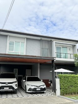 ขายบ้านดี่ยว Centro บางนา-วงแหวน 4ห้องนอน 3ห้องน้ำ ขนาด 56.5 ตารางวา พื้นที่ใช้สอย 190 ตารางเมตร 4 ห้องนอน ข้างบน 3 ห้องนอน ห้องนอน ข้างล่าง 1 ห้องนอน 3 ห้องน้ำ