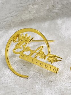 เข็มกลัดฉลุโลโก้