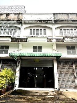 ขายอาคารพาณิชย์ 2.5 ชั้น หมู่บ้านบัวทองธานีพาร์ค บางบัวทอง 2ห้องนอน 2 ห้องน้ำ 20 ตารางวา นนทบุรีทำเลบางบัวทอง ราคา : 1,700,000 บาท