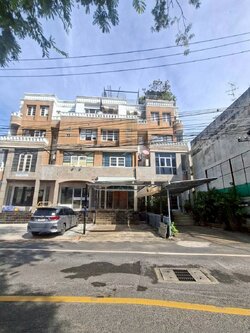 ให้เช่าทาวน์โฮม 4 ชั้น+ดาดฟ้า ในเอกมัย ใกล้ดองกี้มอลล์ทองหล่อ-เอกมัย (N.1826)