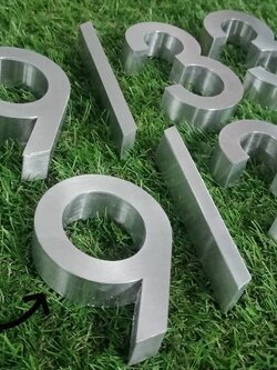 อักษรสแตนเลสสีเงินแฮร์ไลน์ ป้ายบ้านเลขที่