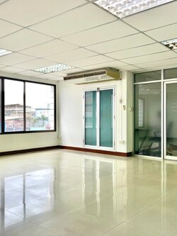 ให้เช่าพื้นที่สำนักงาน ถนนลาดหญ้า ใกล้ BTSวงเวียนใหญ่ (N.1489)