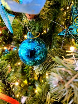 ลูกบอลคริสต์มาสแบบวาว สีฟ้า ขนาด6cm.
