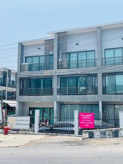 ขาย เซ้ง อาคารพาณิชย์ รามคำแหง 21 ใกล้จุดขึ้นลงทางด่วน ตึกแถว 3 ชั้น 4 คูหา พื้นที่ 154 ตรว