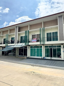 📣 ขายโฮมออฟฟิศ ทำเลดี เดินทางสะดวก ใกล้ BTS คูคต เพียง 5 นาที! 🏠 โฮมออฟฟิศ 2 ชั้น พื้นที่ขนาด 24 ตร.ว. หน้ากว้าง 4 เมตร ลึก 16 เมตร 🛏 2 ห้องนอน 🛁 2 ห้องน้ำ