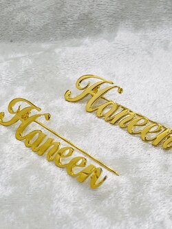 เข็มกลัดอักษร